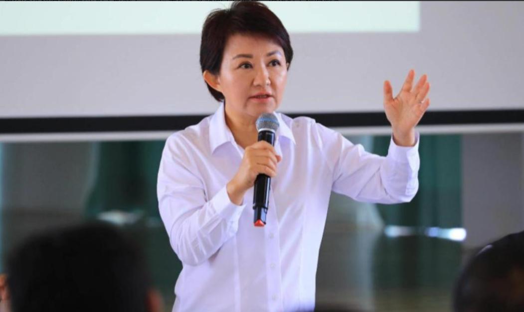 卢秀燕也装不下去了，对于特朗普透露出的会在北京与中方讨论对台军售等议题，卢秀燕公