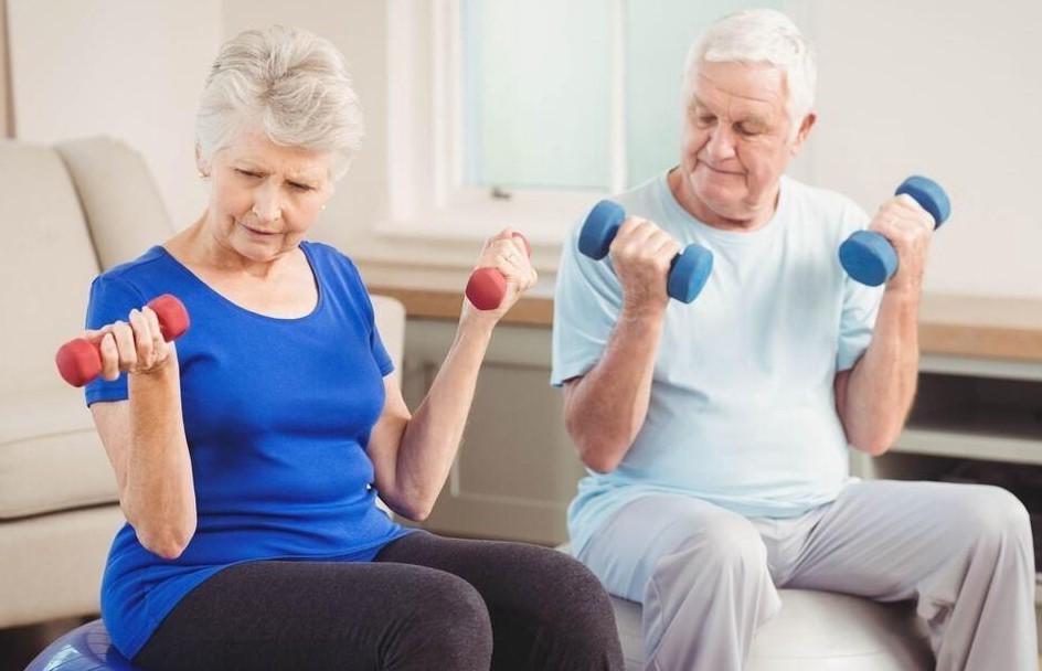 44岁女子每天慢跑健身，1年后中风去世，医生叹气：3个习惯没纠正跑步本身没问