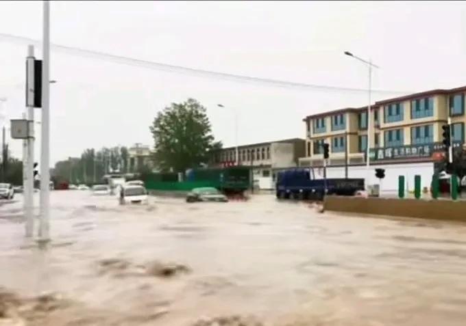 8月4日这场暴雨可太猛了！邢台发布了暴雨橙色预警，隆尧旧城区更是深受影响。从3日