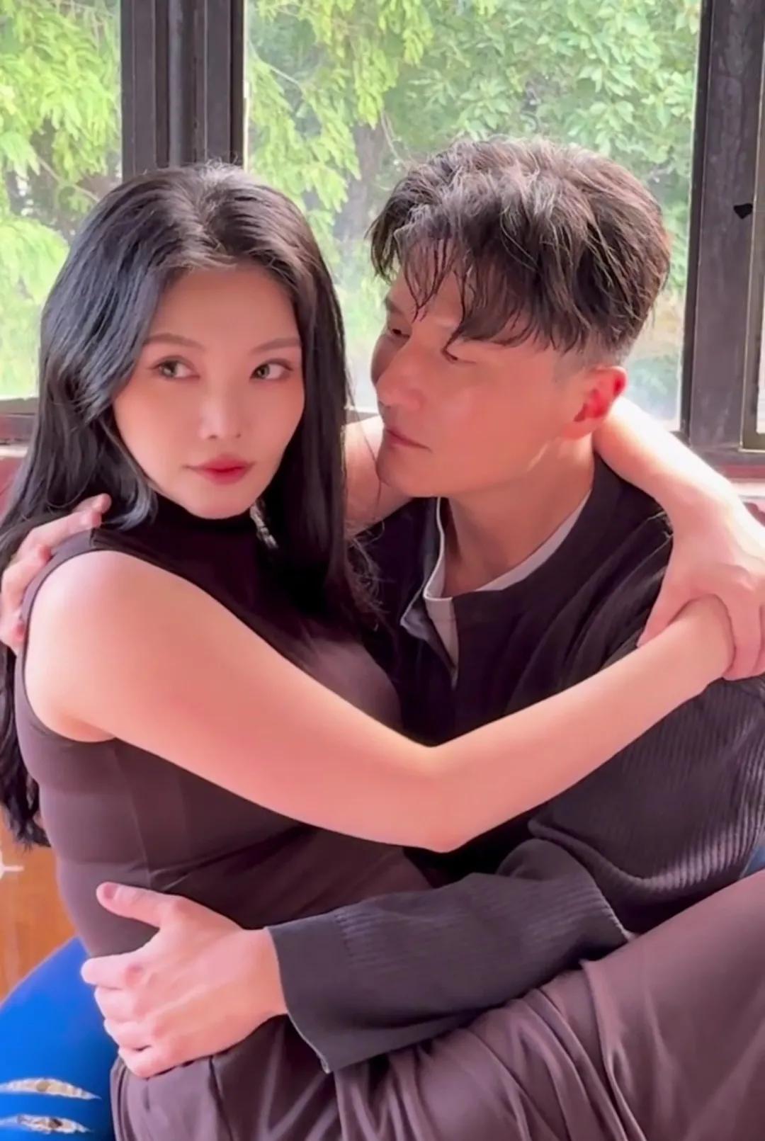 越看越好看觉得尹子维配不上我们的女神徐冬冬。徐冬冬向来以好身材自居，足球宝贝