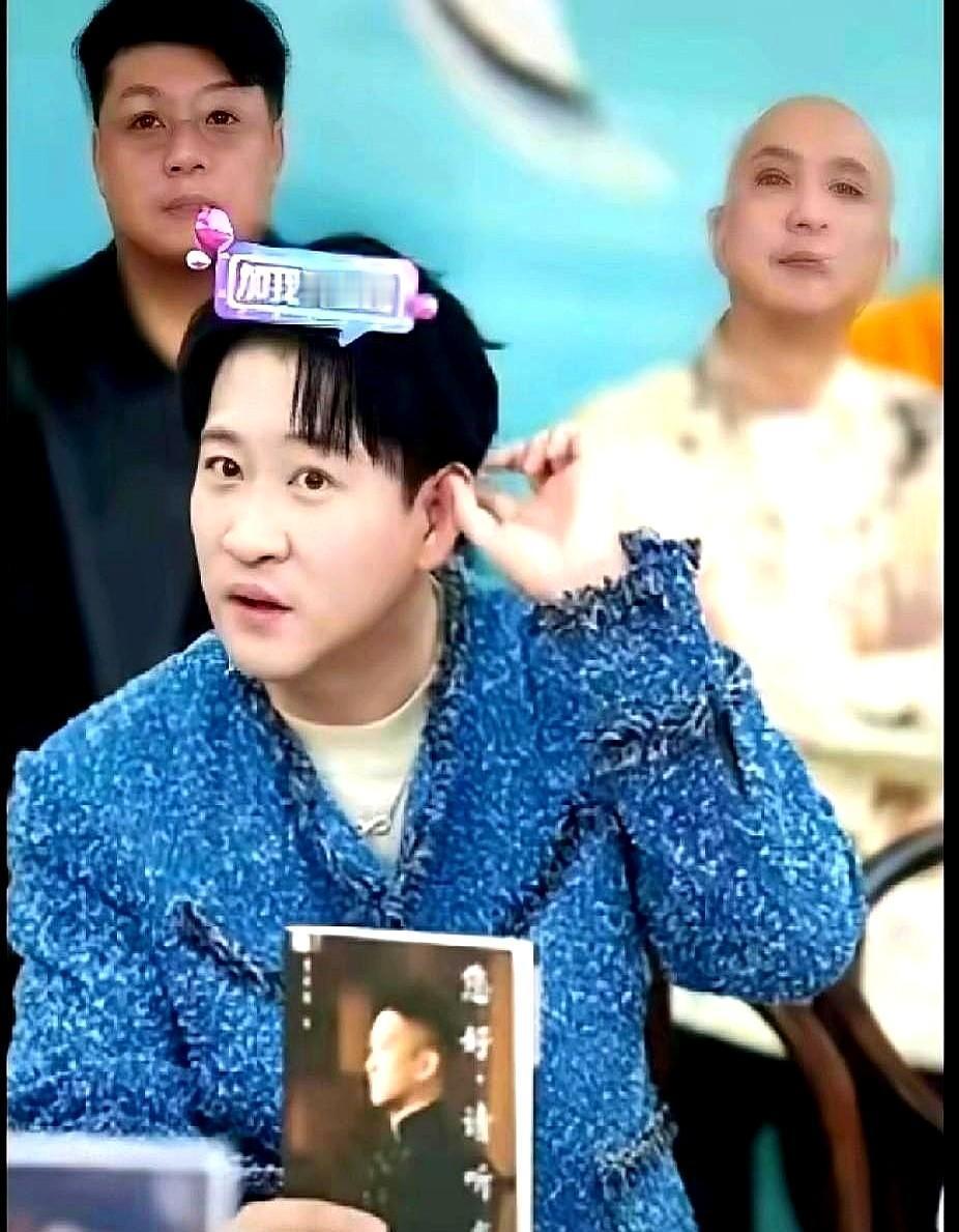 曹云金翻旧账，没人听了。直播人数从三万掉到一万，书卖不动，观众不买账。郭