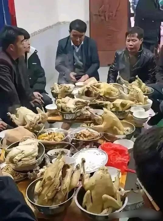 这是我见过最离谱的席了，但凡多上几个菜