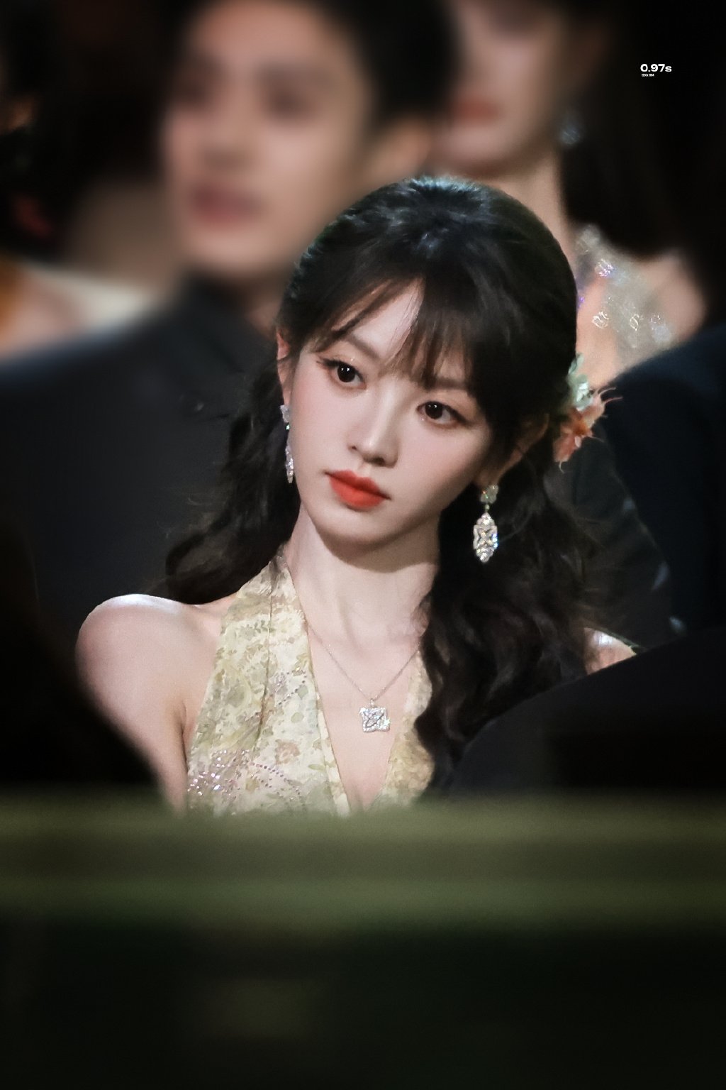 张凌赫田曦薇假封面接张凌赫田曦薇双杂知道了，看来杂志要来了