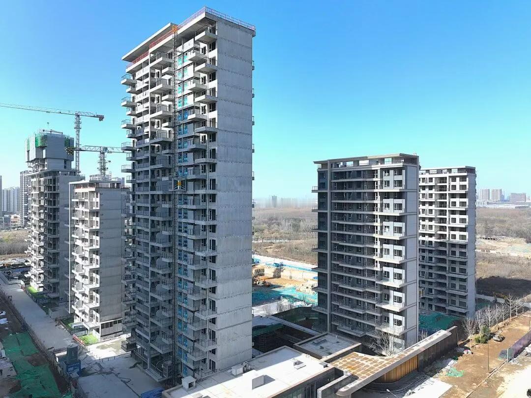 日前，西安高新区时光云瀚项目9楼主体结构顺利封顶，标志着中铁二局西安公司承建