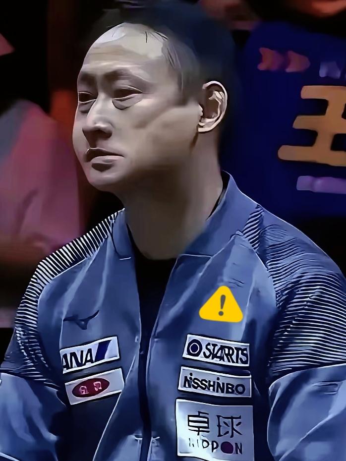 张本宇在看台怕是气到浑身发抖！赛前张本智和还嘴硬要冲大满贯冠军、奔着世界第一去，