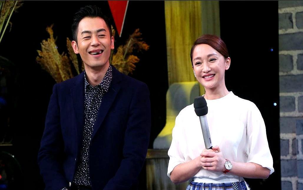 一声骨头脆响，周迅被朱亚文压倒在红高粱地里，软组织瞬间撕裂。剧组人员冲上来就要