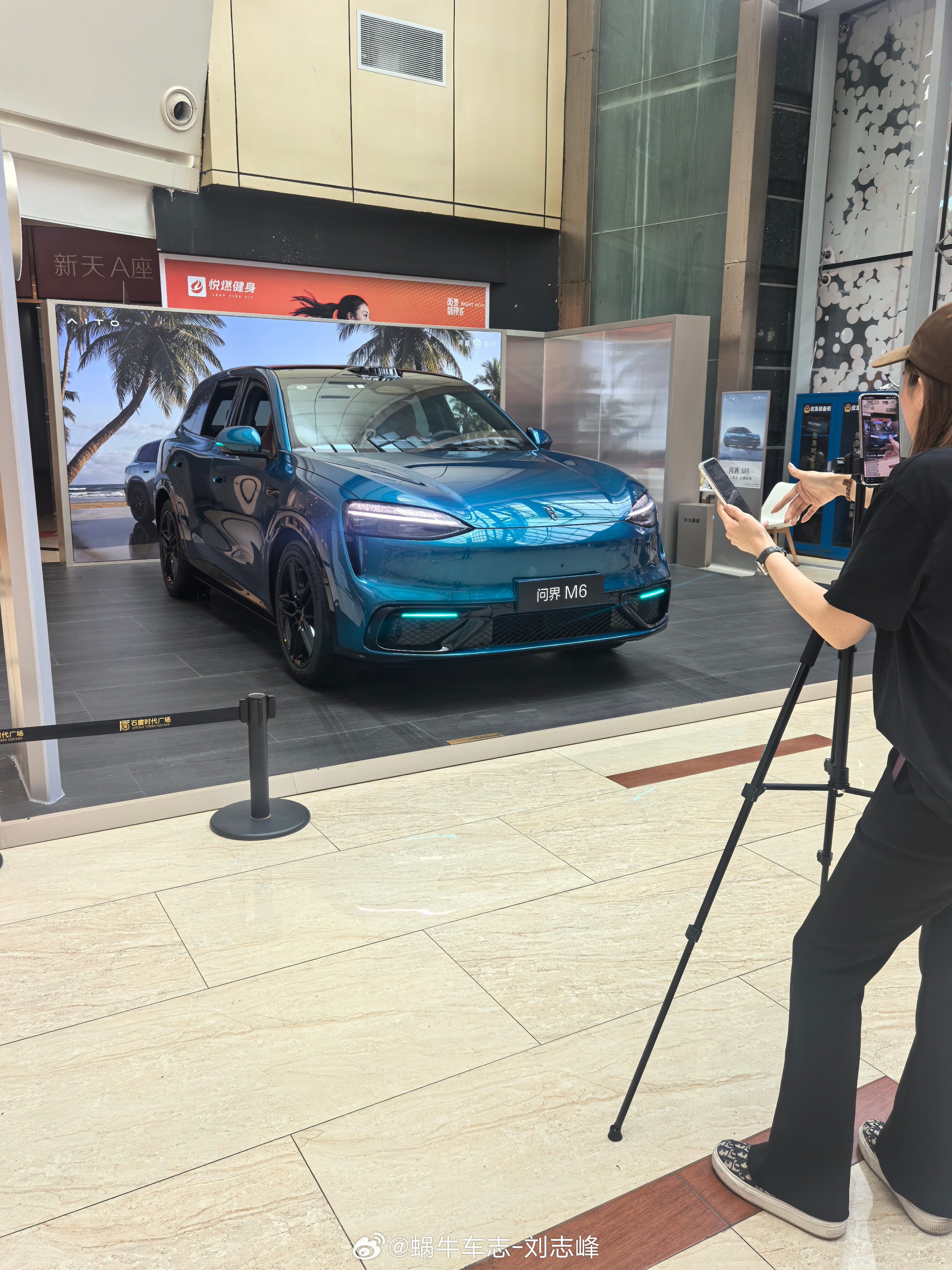 原来看看哪里有问界M6，中午下楼吃饭，底商就有问界m6，一眼Macan的视觉效