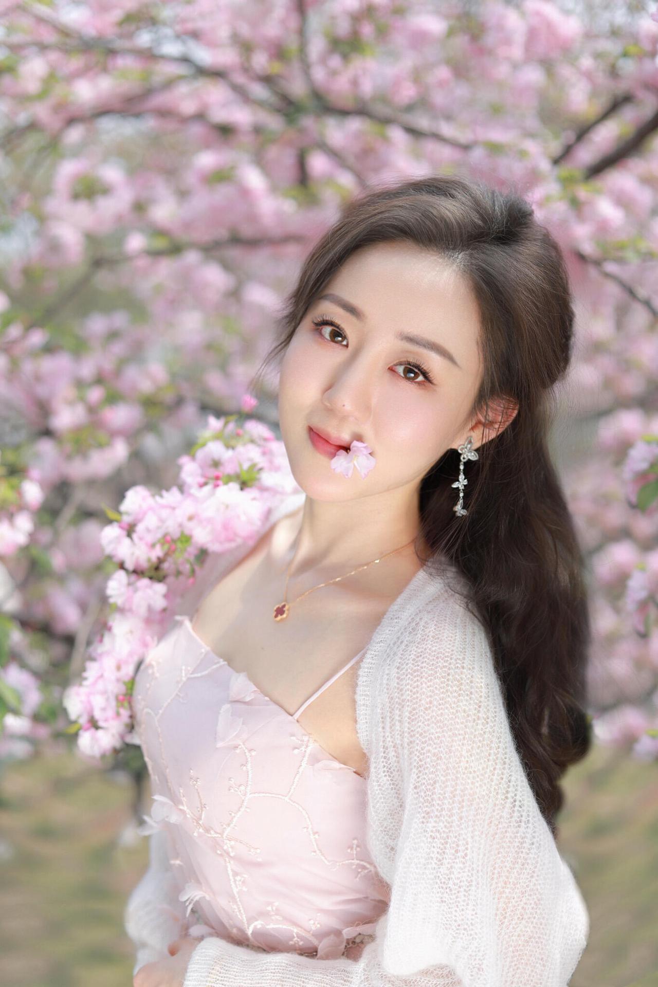 春天来了，和樱花🌸🌸🌸一起拍张照吧！