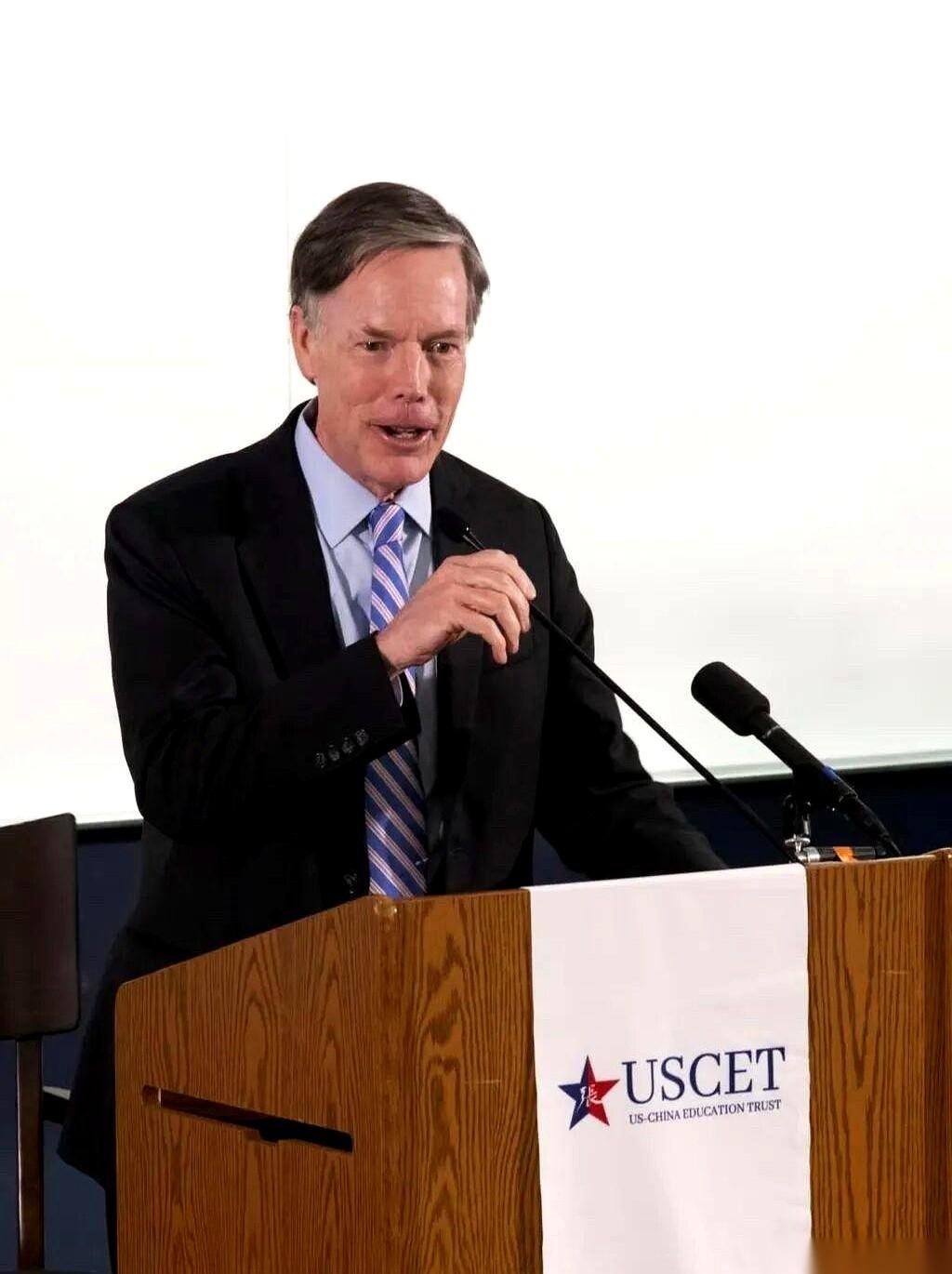 美国前驻华大使伯恩斯，隔空甩过来一句话，直接给中国贴了个标签：“善变的朋友”。