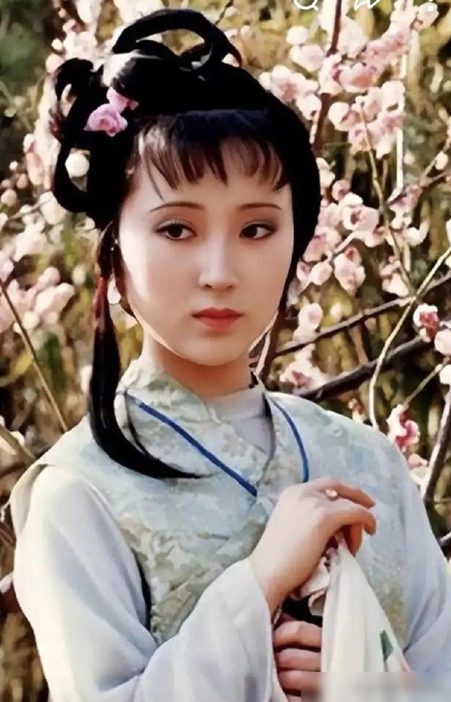 自从陈晓旭演完《红楼梦》里的林妹妹，身上就接二连三冒出些邪乎事儿，后来一个路边瞎