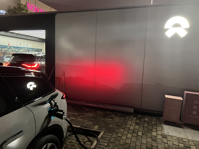 今天算是体验了一波蔚来的服务刚提车一个礼拜，因为Nomi是积分换的，所以今天约