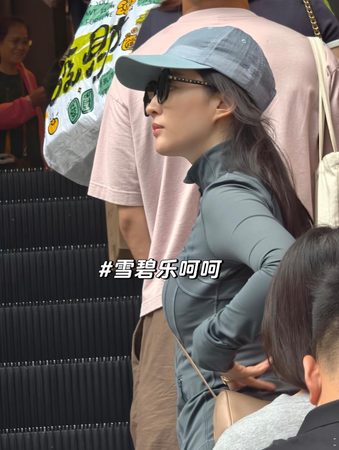 刘亦菲刘亦菲什么？!一抬头就看见了神仙姐姐!我仙穿搭依旧低调，依旧挡不住的神颜