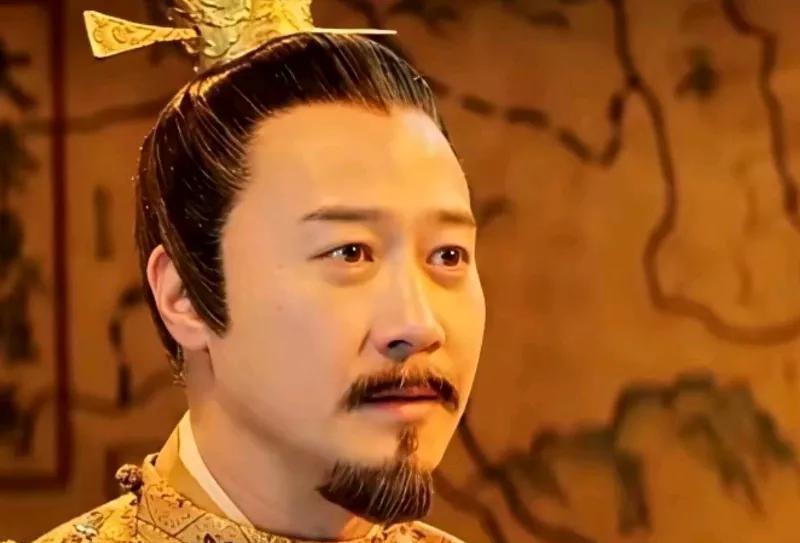 公元757年的深秋，73岁的李隆基带着六百侍卫缓缓靠近长安城门，望着熟悉的城墙百