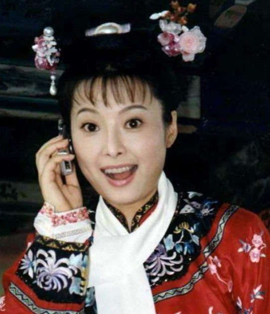 1993年，32岁徐威追求20岁的袁立，送了她两套价值800w的北京四合院，两人