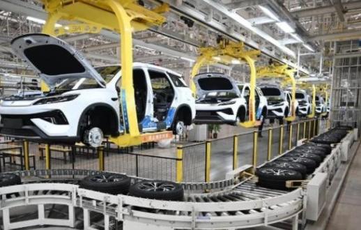 日本要完了！但别把功劳都算在中国头上，真正掐死日本的是一群饿狼！美国收割它的金融
