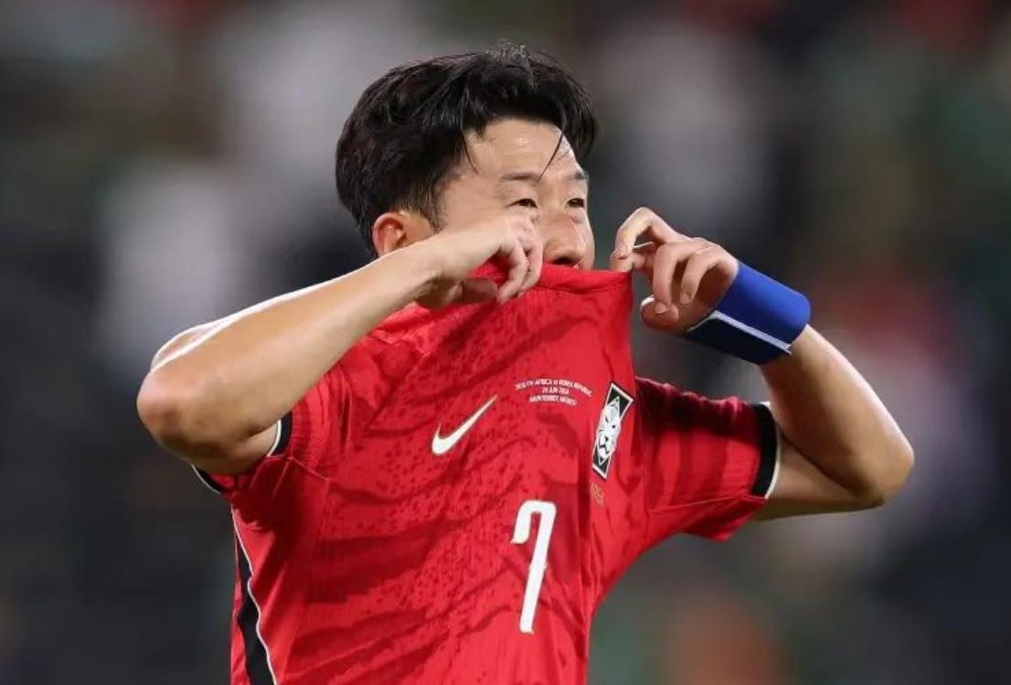 难道韩国媒体就是这么对待昔日功勋的？江河日下世态炎凉这八个字，在孙兴慜身上展现得