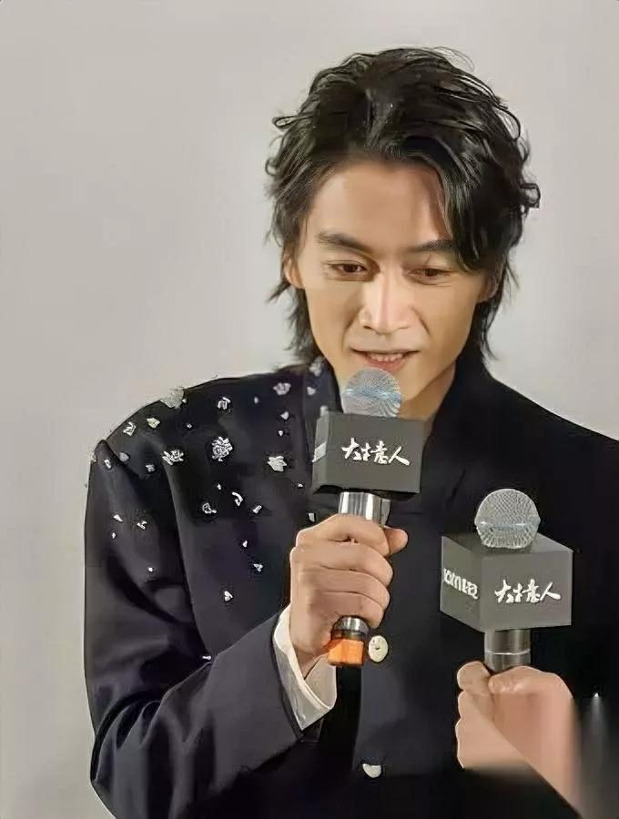 我算发现了男人的憔悴全写在饭桌上昨天我指着陈晓的路透问老公：“他怎么