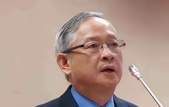 台湾地区知名人士林郁方："我实在想不明白，大陆建造那么多武器装备，又造这么多航母