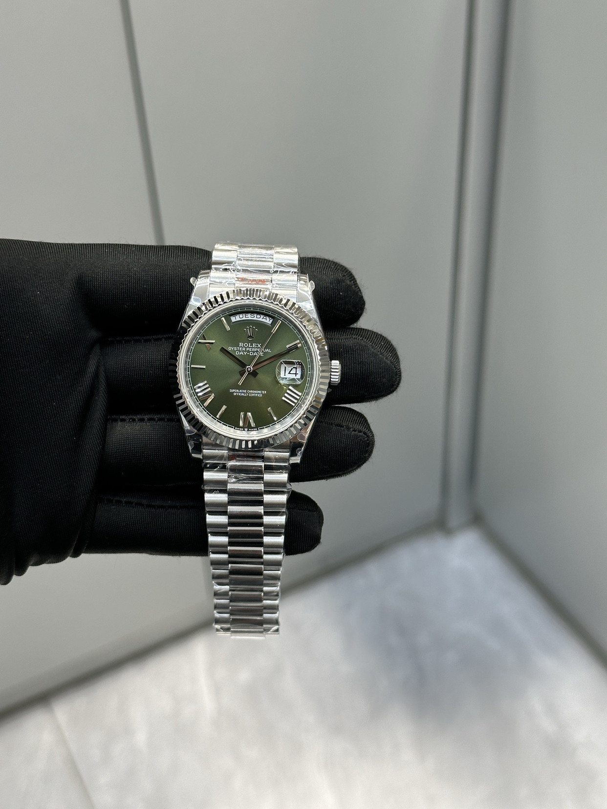 一抹经典的绿：劳力士星期日志型在腕表的世界里，劳力士的星期日志型是一个不朽的传奇。而当它遇上深邃迷人