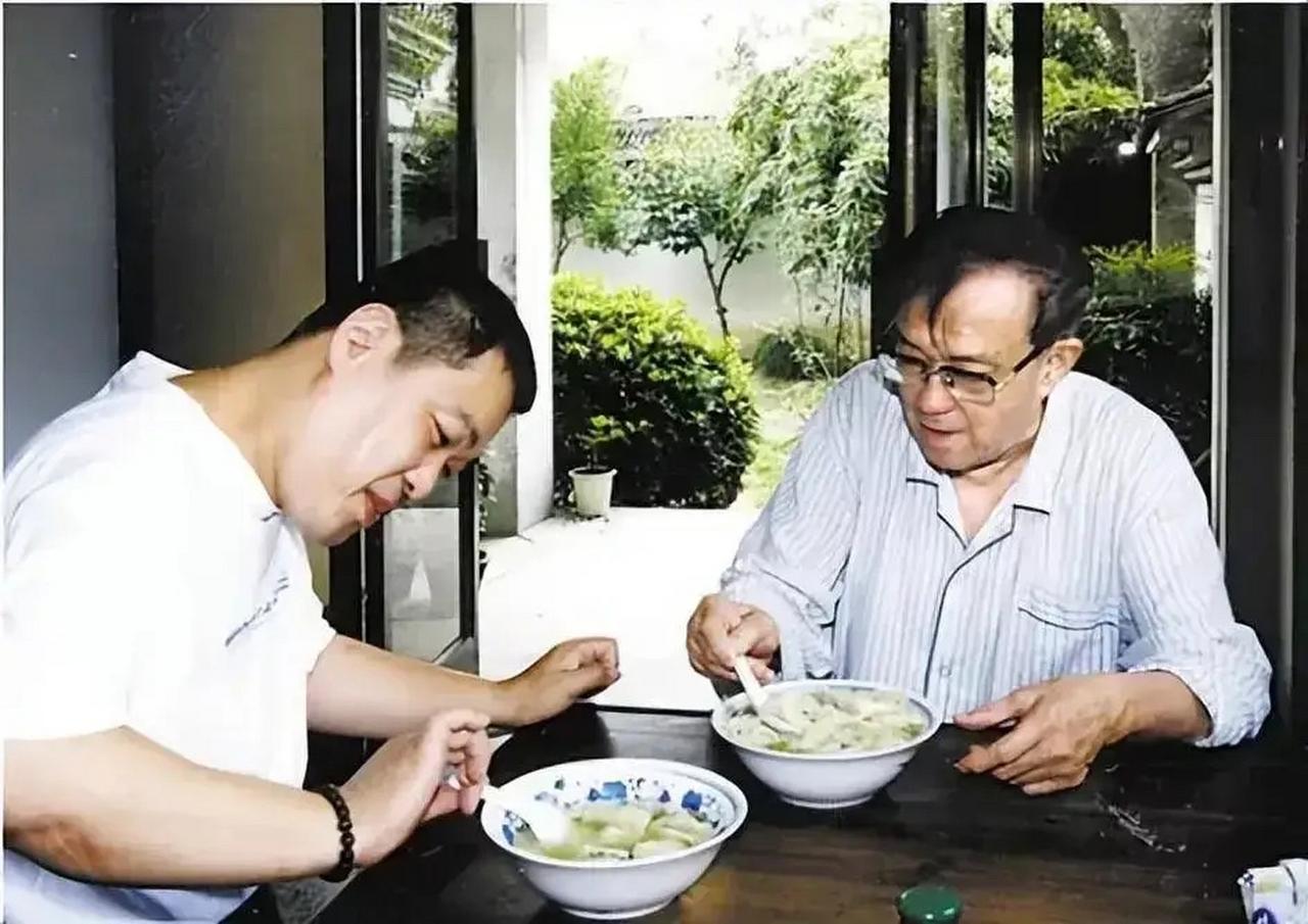太惨烈了！2022年底，最后一个智章儿子咽了气；一年后的深秋，长女谢庆庆也走了。