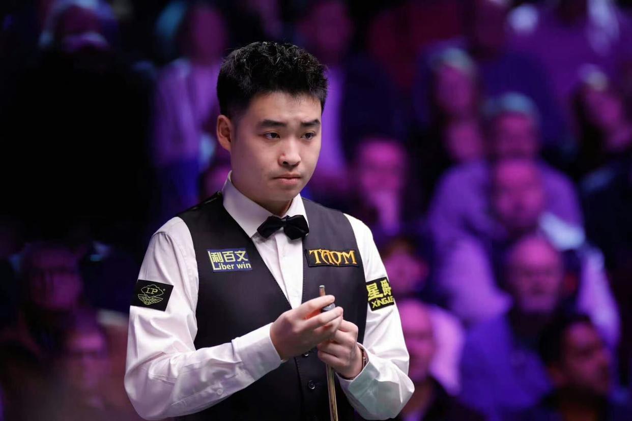 北京时间12月4日，2025年斯诺克英锦赛第二轮1/8决赛展开争夺，中国军团四人