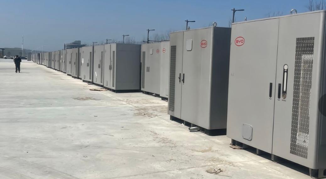 比亚迪的二代刀片电池发布后，闪充充电站已经开始大批量排产了，好多地方的闪充充电站