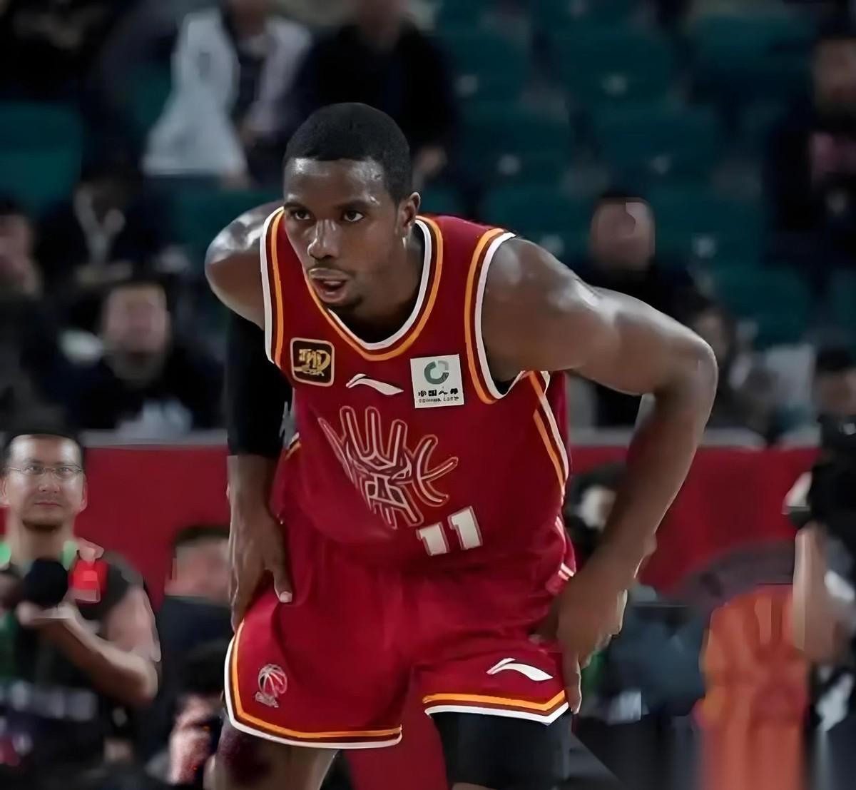 迪亚洛禁赛罚款！因为对外籍裁判不满，来自日本的裁判给予迪亚洛技术犯规，个人技术犯