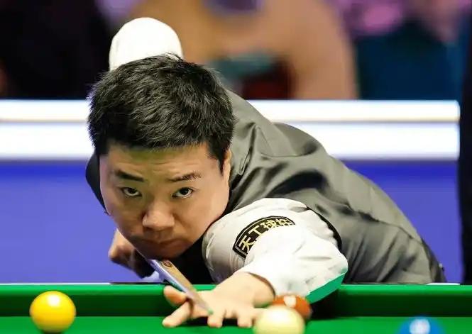 丁俊晖签运不大好，抽中了克星吉尔伯特。英格兰职业斯诺克运动员大卫·吉尔伯特尔虽