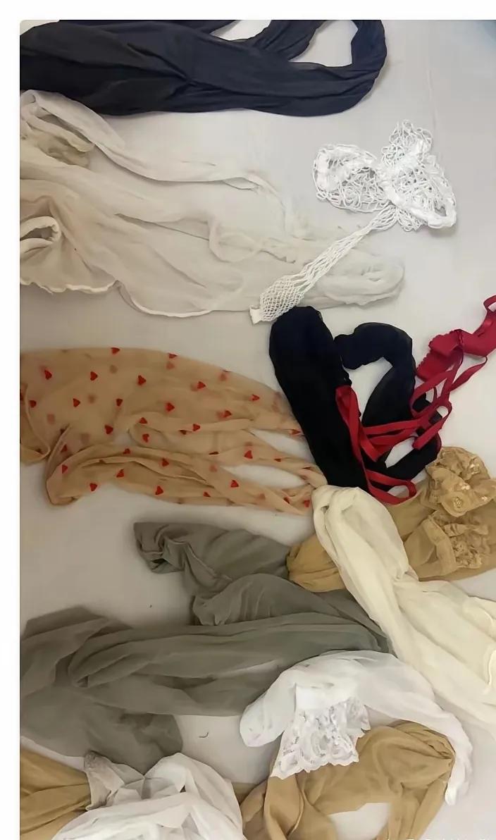 天冷了今天气温十几度冻死我了以后这些衣服穿不上了收拾一下留明年