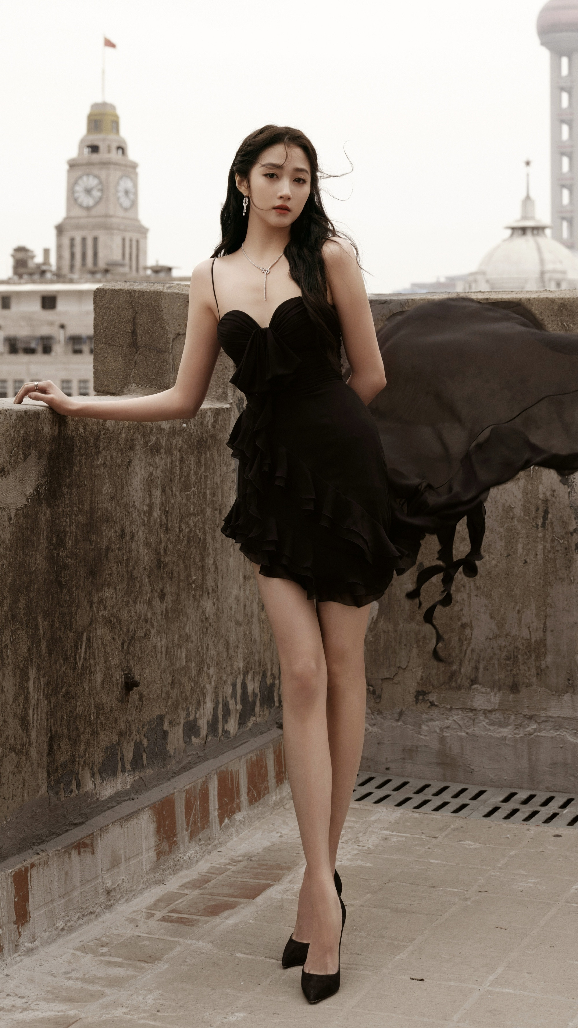 关晓彤，黑色穿搭色彩的魅力关晓彤