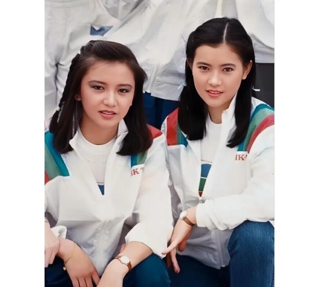 1984年，曾华倩与蓝洁瑛在香港九龙区的留影旧照，那时候曾华倩19岁，蓝洁瑛21