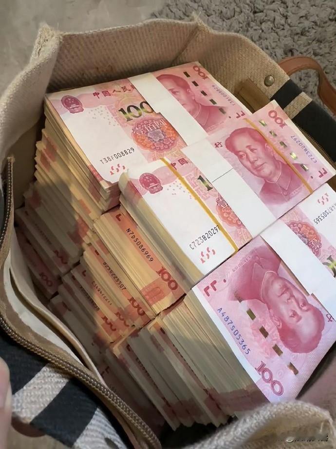 我打电话把我妈吼了一顿，下午村上一个男孩子发微信问我我妈的电话。我刚打电话问