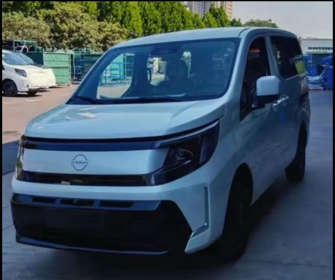 郑州日产把活化石NV200又掏出来了，早这么改不就行了！日产确实缺乏MPV，
