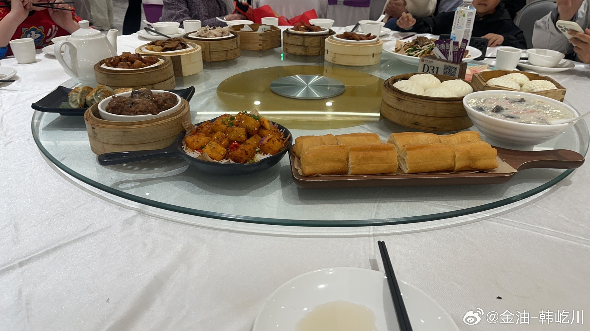 早早起身出来先跟家人吃个早茶黄金早餐