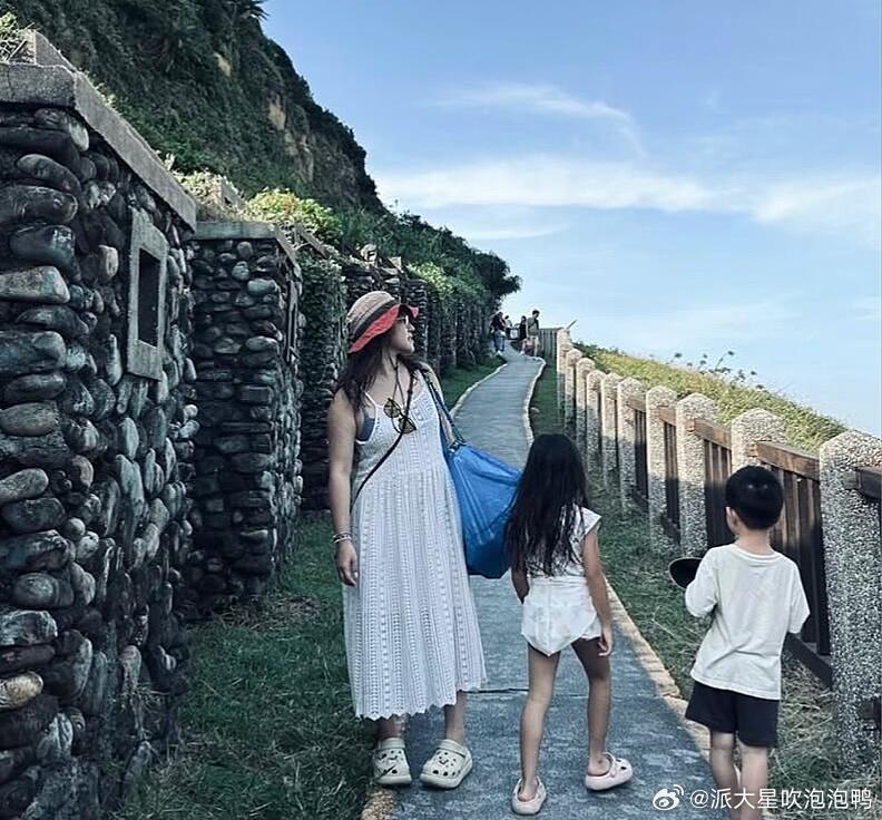 谢依霖自曝酒后和老公狂恋太爱谢依霖的松弛感！自由又通透，一看就是被爱包围的样子