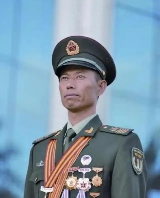 2016年，火箭军进行导弹发射实战演习，一枚导弹正要发射时，突然被一名普通士兵叫