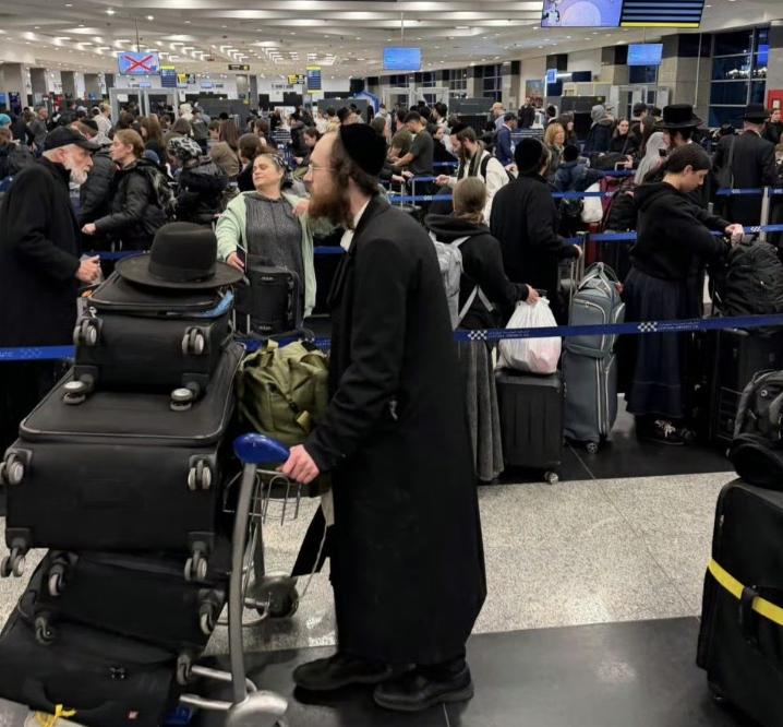 犹太人正以前所未有的数量逃离以色列。一开始，只是少数人因为害怕战争离开，但随