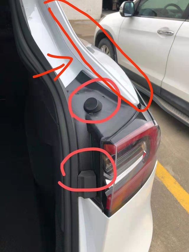 Lp下班回来跟我说有耳压难受提车当天问交付小哥，能不能加装密封条，小哥说后边批