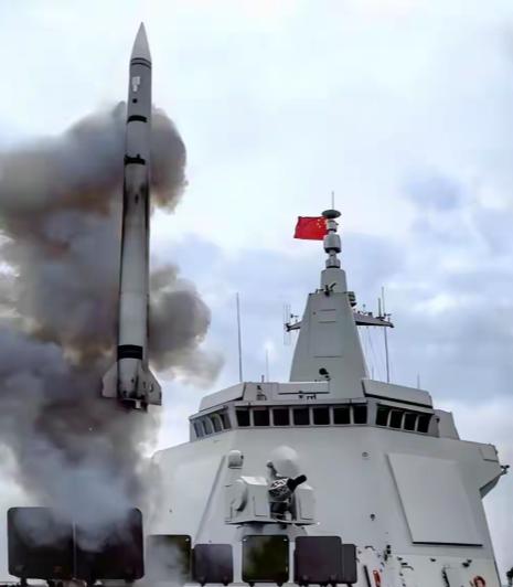 当着日本航母的面亮剑！055试射鹰击-20高超音速导弹，震慑美菲七国军演！ 