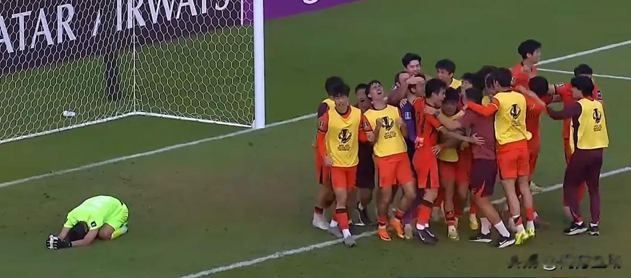 国足U23改写历史！李昊一战封神，中国足球的崭新一页！门将李昊高接低挡，多次上演