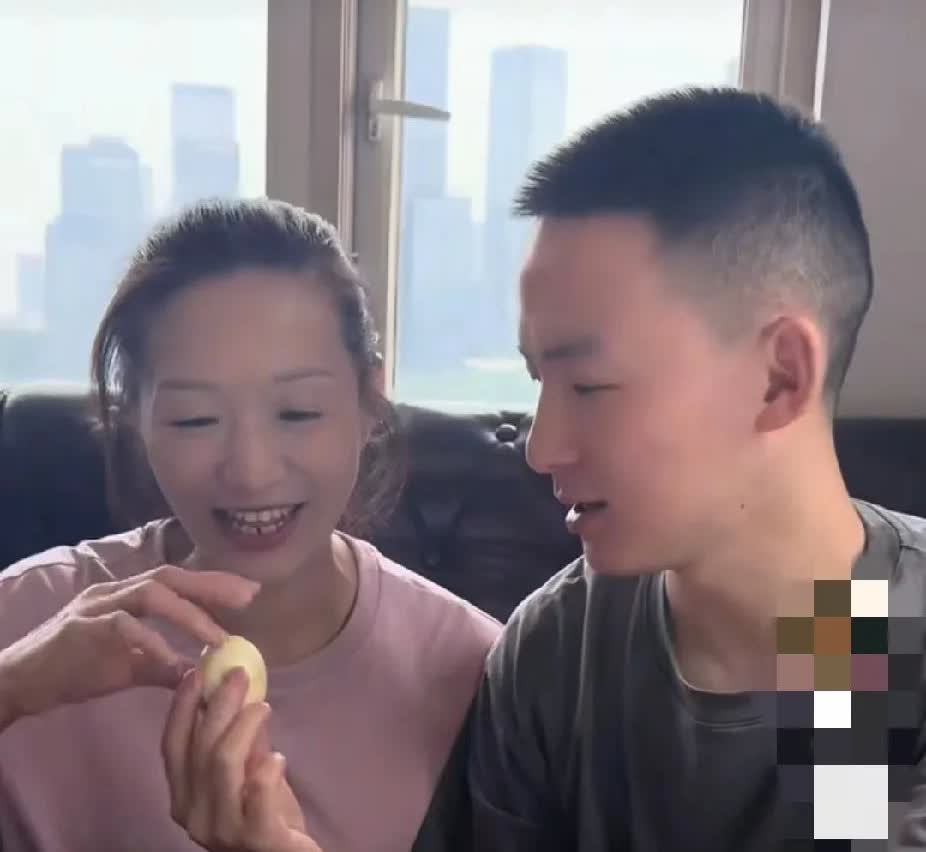 有句话说得特别好，人善人欺天不欺，这句话在谢浩男妈妈许建华身上体现的淋漓尽致。