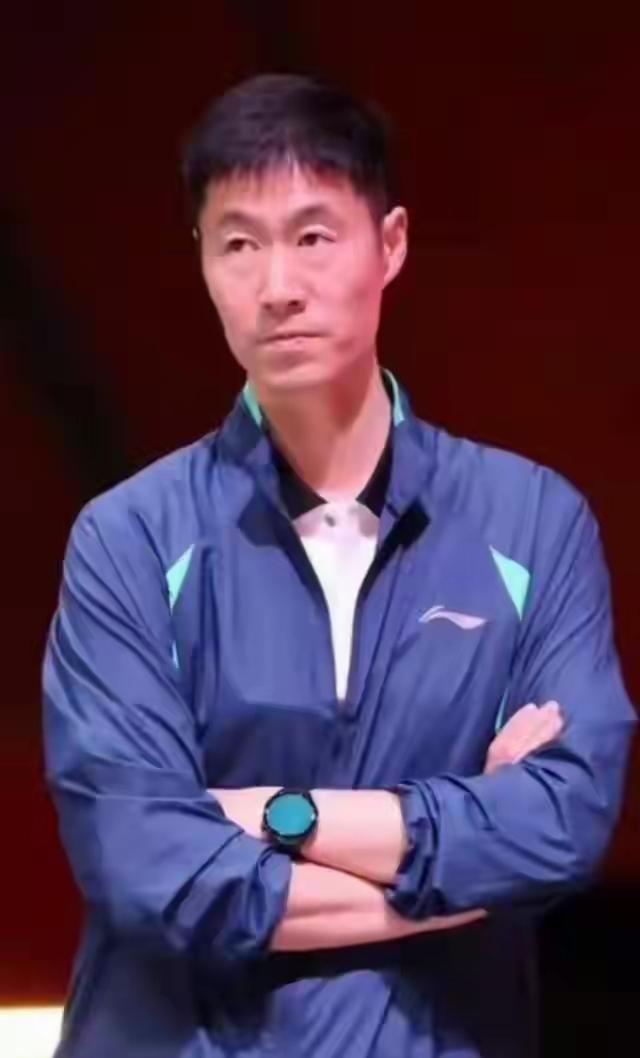 刘国梁一走，国乒咋像“断了电”？以前他在时，资源全堆主力，小将们削尖脑袋抢