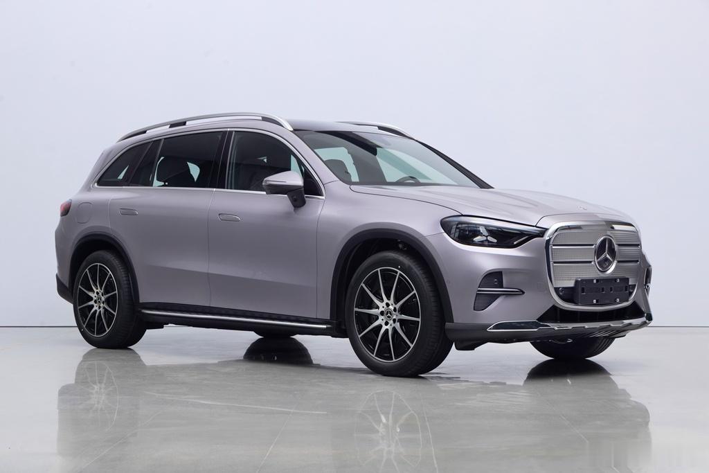 奔驰申报了C和GLC400L，车型没啥新鲜的，是GLC申报里藏着的非隐藏式门把手