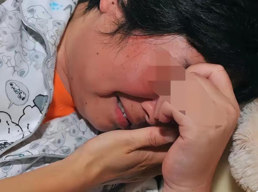 我同事多年求子未果，7年没怀上，先抱养了一个女孩。没想到半年后，她竟然怀孕了，怀