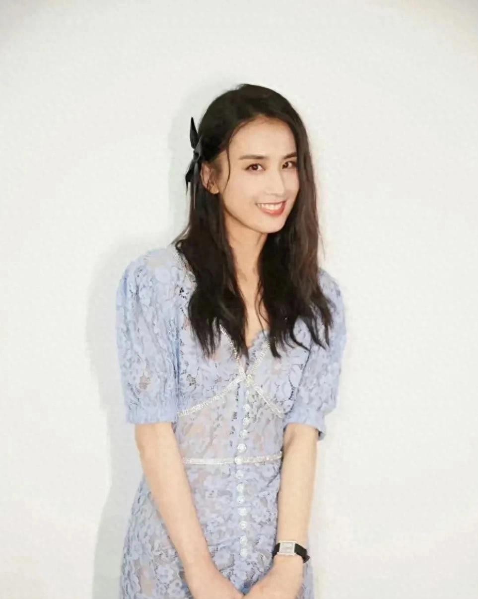 黄圣依身段出众、容貌绝佳，杨子究竟为何愿意放手，真让人想不通