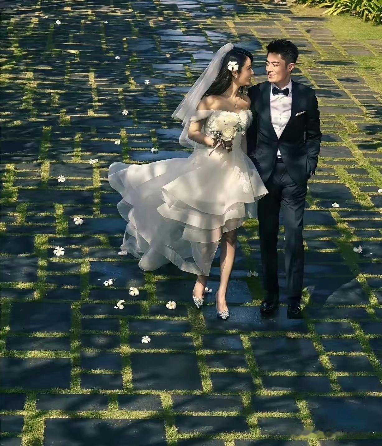 林心如的婚纱照到现在还是娱乐圈里很难被比下来的