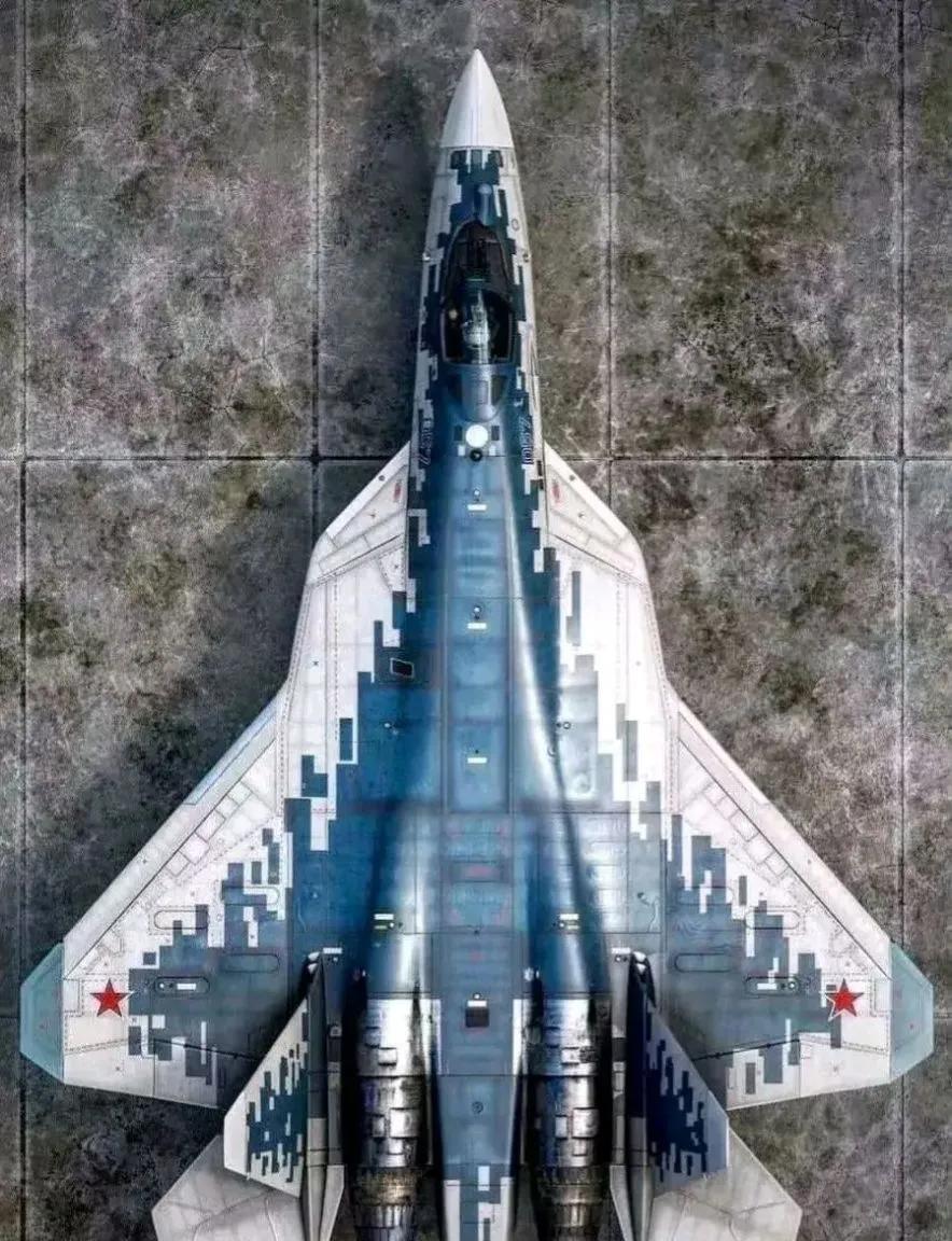 俄军认为，五代机之间的空战将以近距离格斗为主，因为双方隐身，互相都发现不了对方，