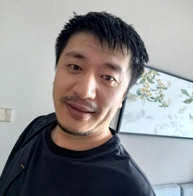 出轨不到1个月，张雪峰被怒批，最新回应来了！一场伍佰的演唱会，让张雪峰陷入舆论