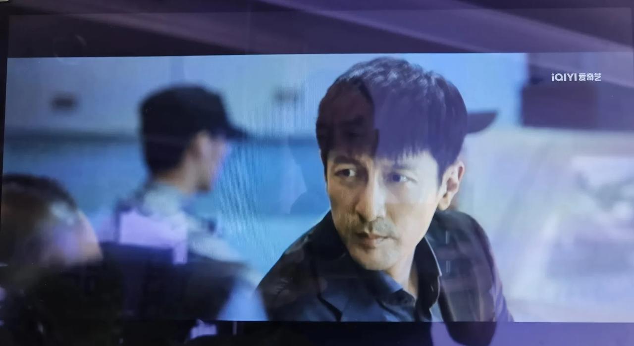 《绝秘较量》热播，央视权威尽毁！抓捕通缉犯设卡子每辆车都查，他能往哪儿跑？剧中