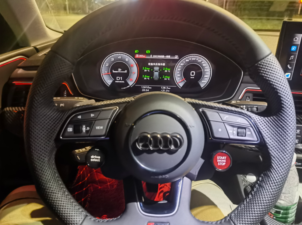 奥迪A4L内饰篇提车一年多都说A4内饰丑，看图确实很丑很廉价，但自己动动手我觉